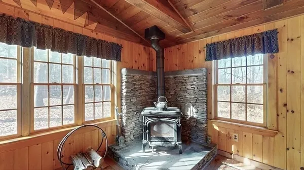 a view of a livingroom with furniture