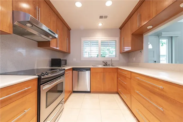 $3,900 | 145 Huntington, Irvine, CA 92620