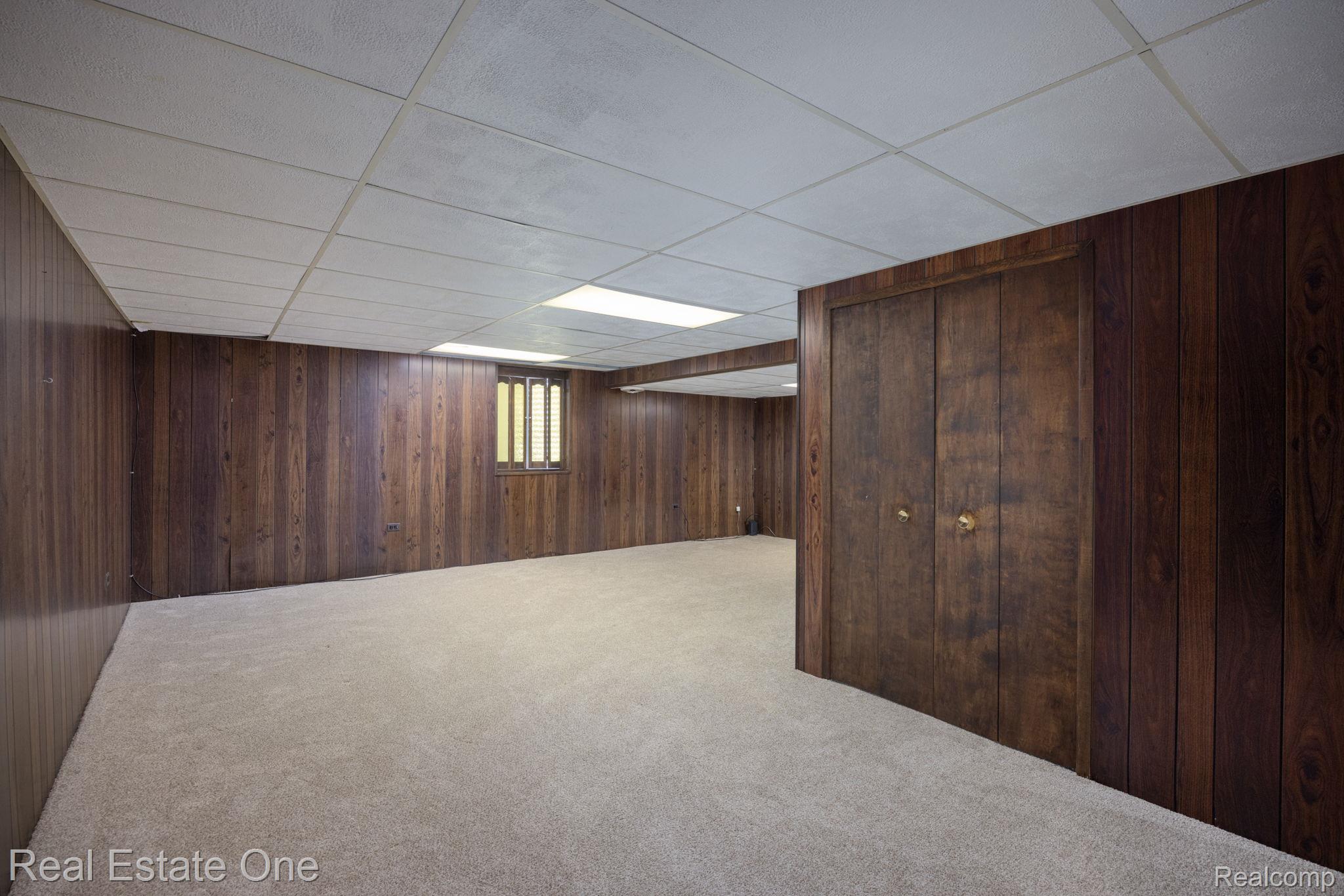 1534 Hidden Valley Lane Rochester, MI 48306 - Photo 17 of 27 26-web-or-mls-1534 Hidden Valley 26.jpg