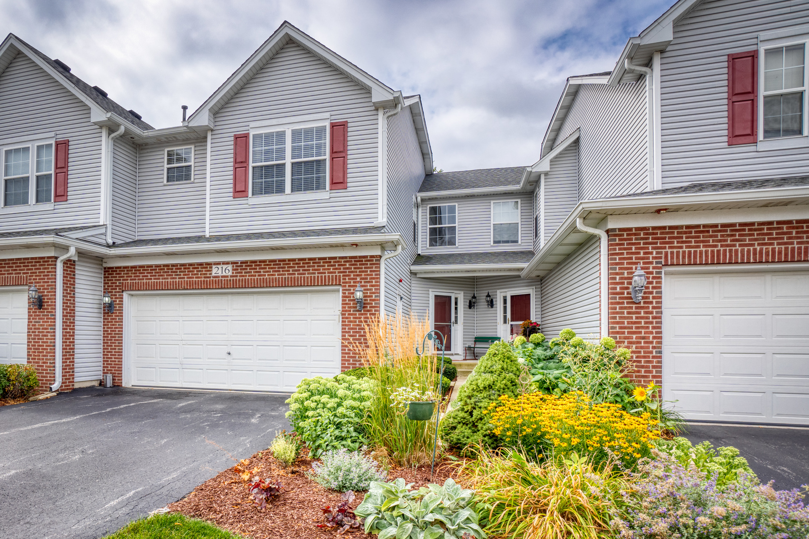 216 Ridge Road North Aurora, IL 60542 - Photo 1 of 18