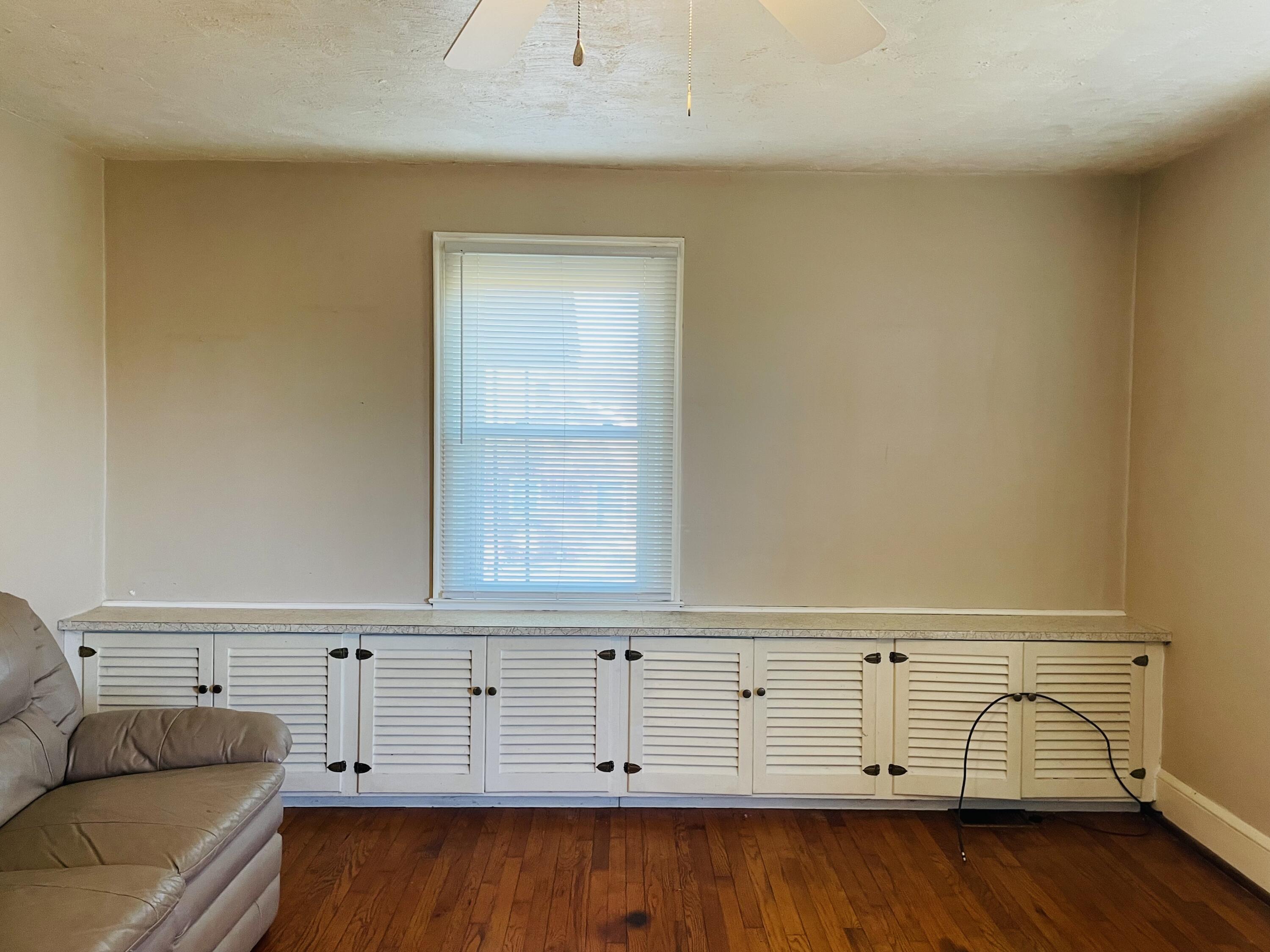 1152 Hamilton Avenue Southwest Roanoke, VA 24015 - Photo 12 of 36 custom cabinets in Living Room