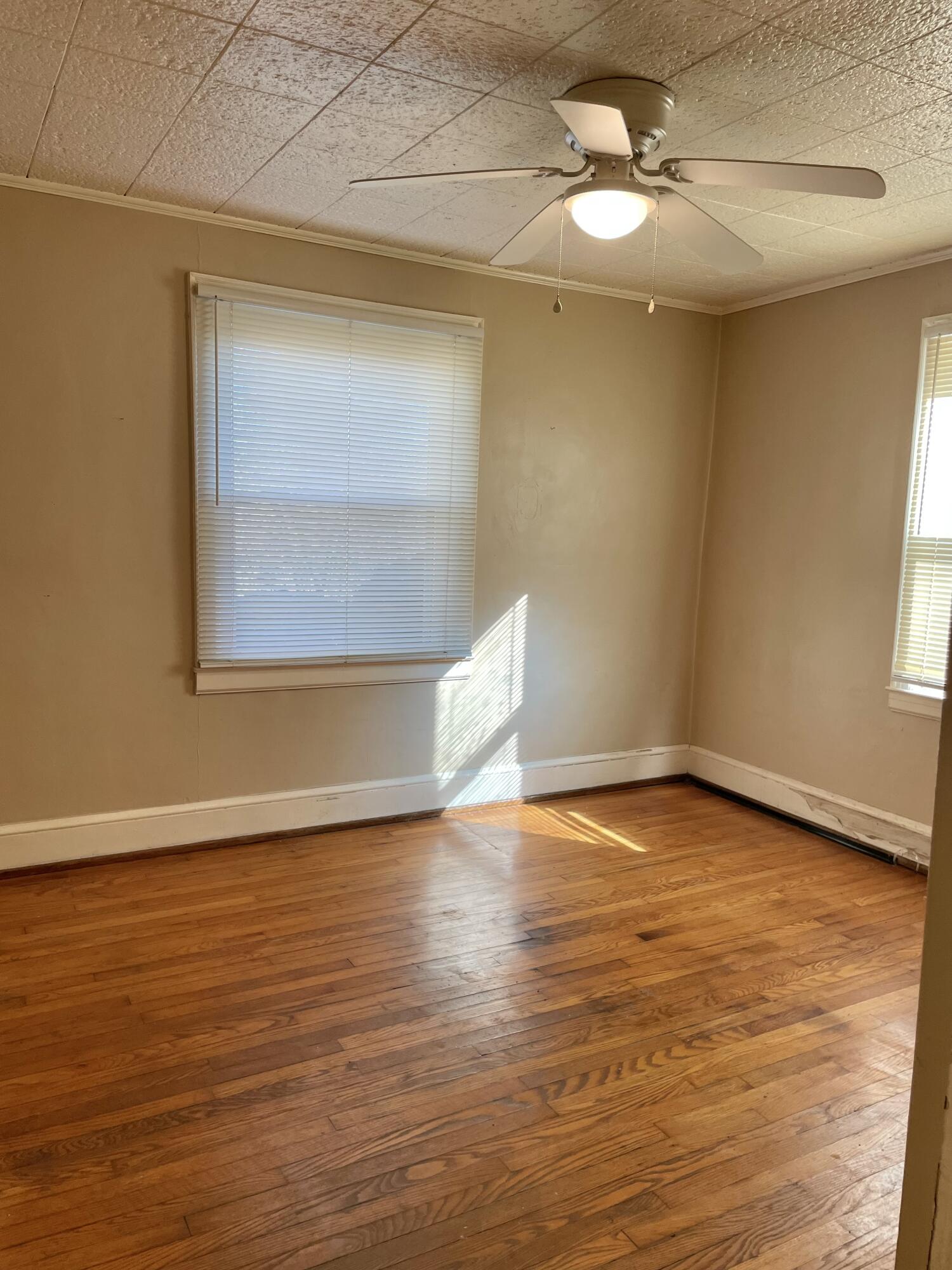 1152 Hamilton Avenue Southwest Roanoke, VA 24015 - Photo 23 of 36 back bedrrom