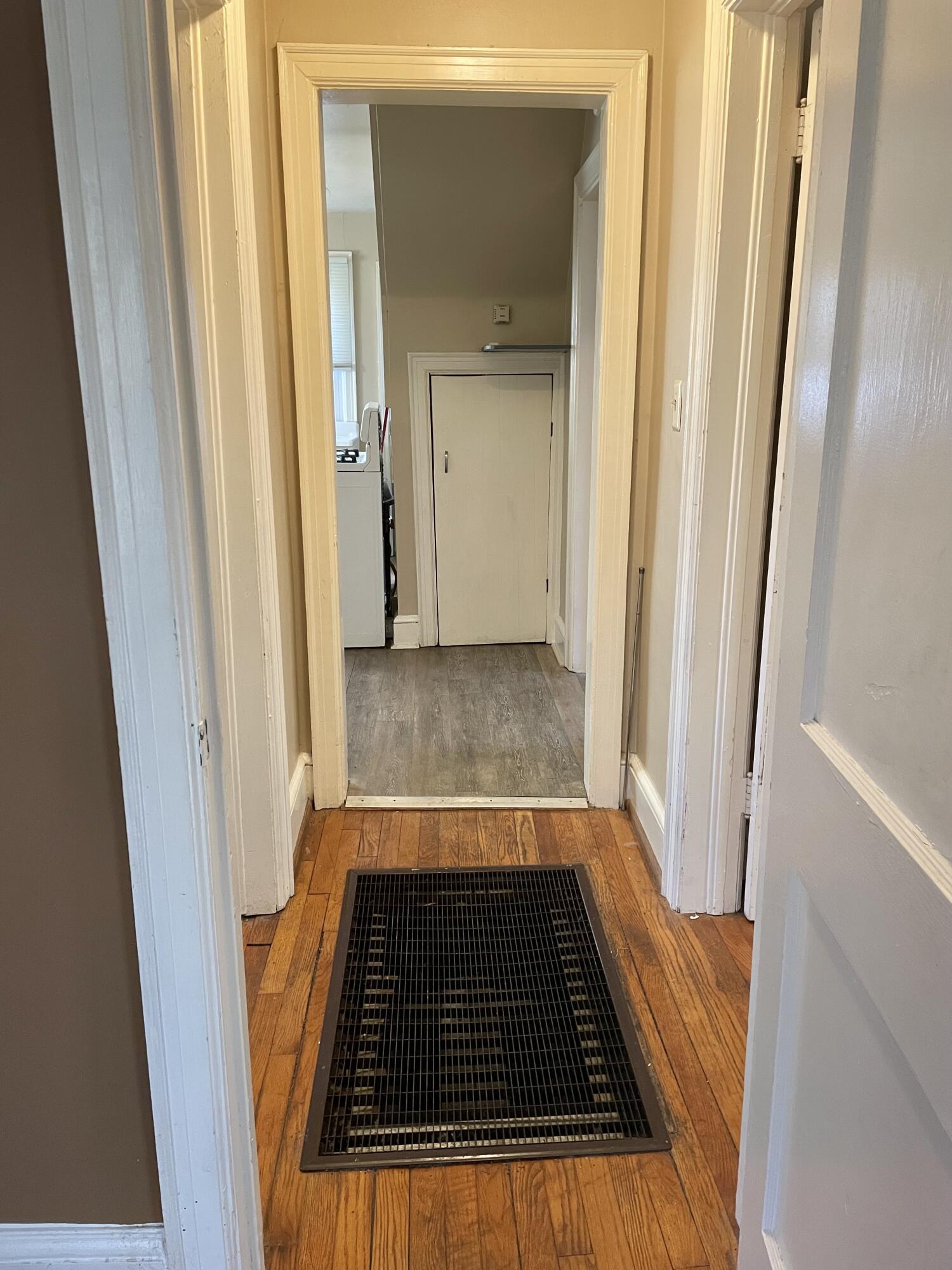 1152 Hamilton Avenue Southwest Roanoke, VA 24015 - Photo 29 of 36 hallway