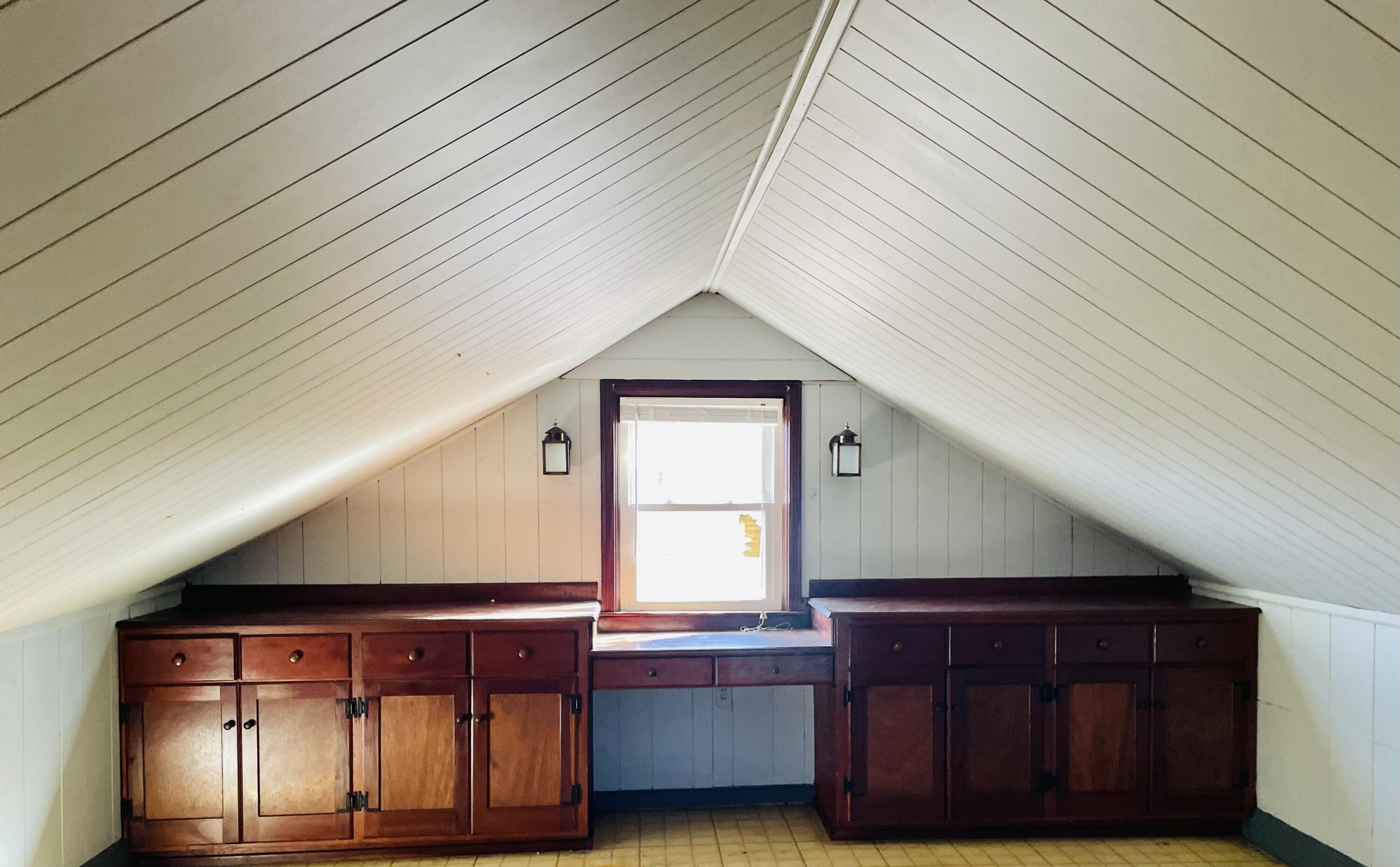 1152 Hamilton Avenue Southwest Roanoke, VA 24015 - Photo 35 of 36 upstairs cabinets:desk