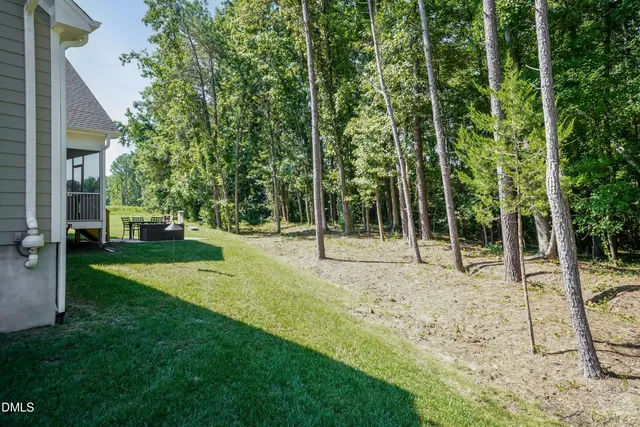 a view of a yard with basketball court