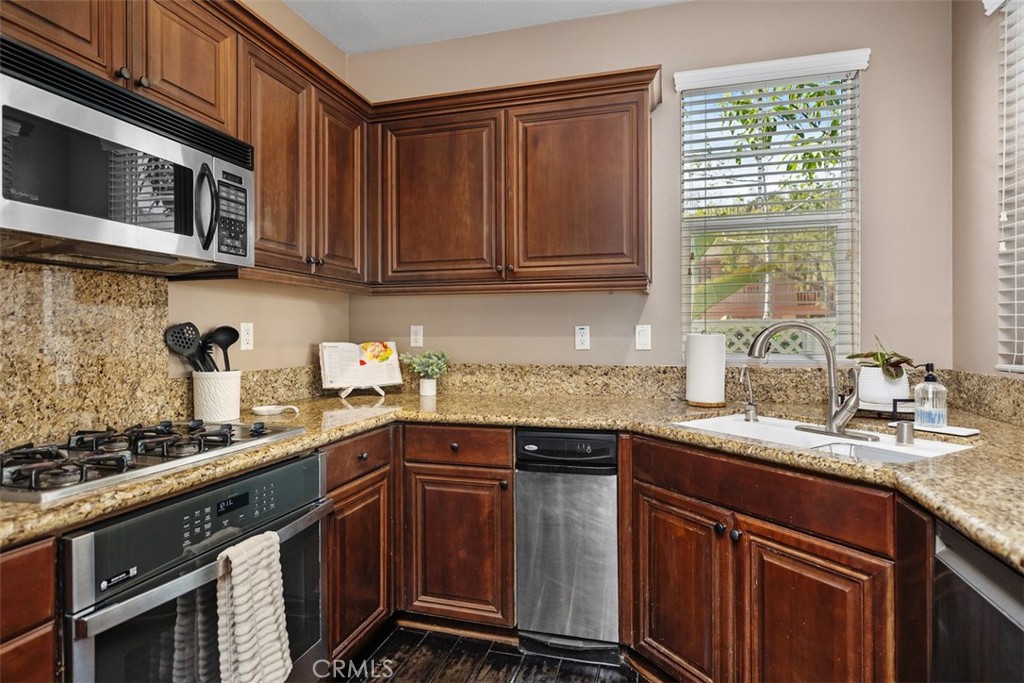 11 Oatfield Farm Ladera Ranch, CA 92694 - Photo 5 of 45