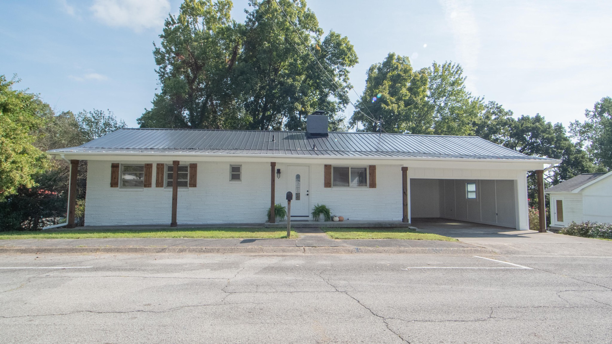 104 East Magnolia Lane Oak Ridge, TN 37830 - Photo 2 of 33 Gallery Image 2