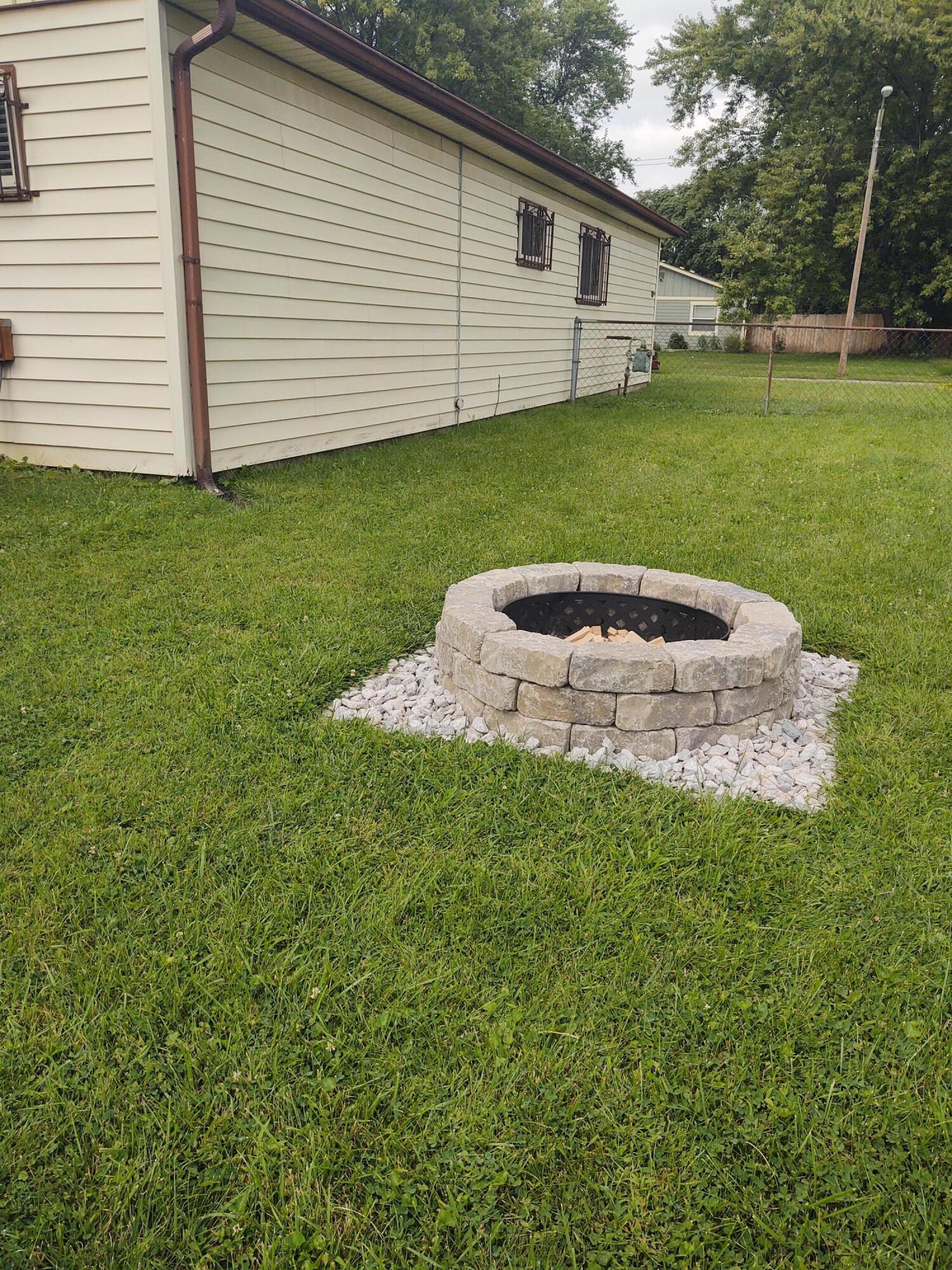 3044 Nuway Road Columbus, OH 43207 - Photo 41 of 44 Fire Pit, Side/Backyard