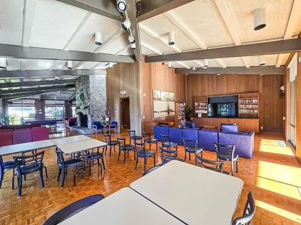 a view of a tennis court