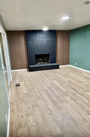 a view of empty room with window