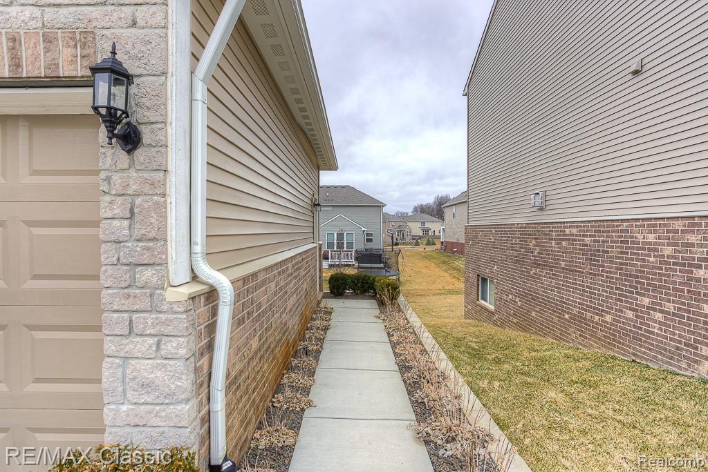 29845 Macintosh Lane New Hudson, MI 48165 - Photo 41 of 46