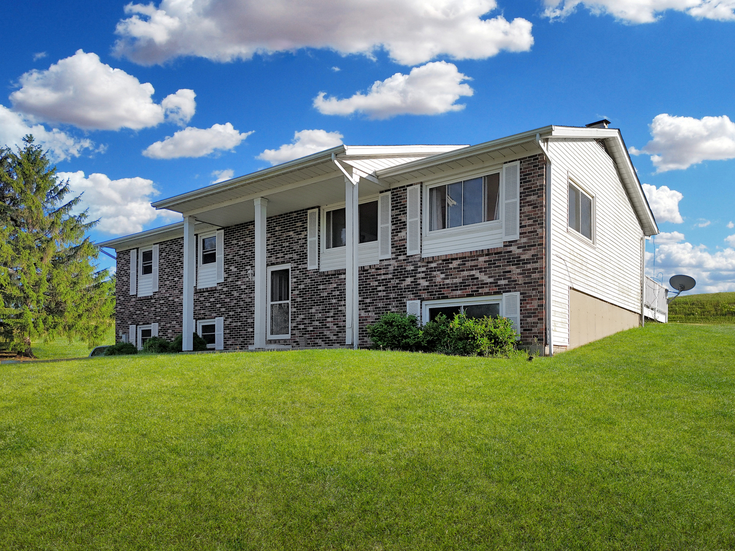 2508 Lundgren Road Pecatonica, IL 61063 - Photo 2 of 27