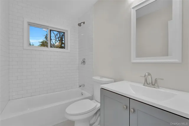 $815,000 | 21 Piper Lane, Levittown, NY 11756