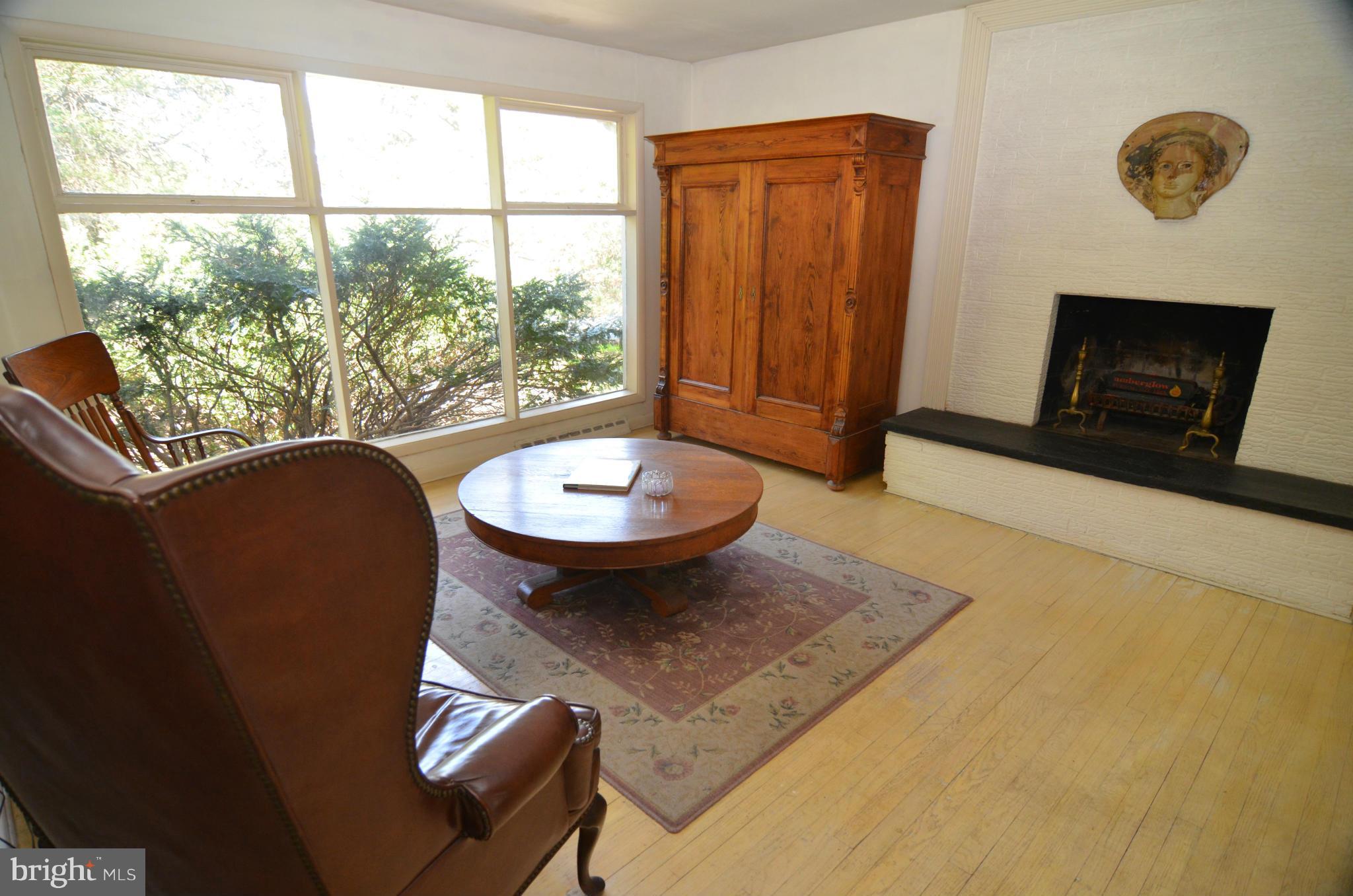 10621 Gorman Road Laurel, MD 20723 - Photo 4 of 30 Living Room