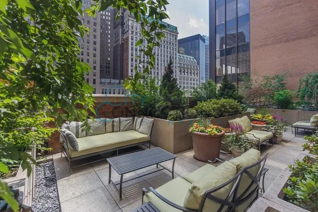$549,000 | 20 West Street, Unit 14B | Financial District