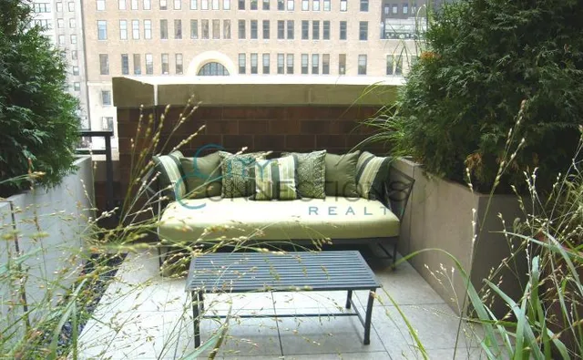 $549,000 | 20 West Street, Unit 14B | Financial District