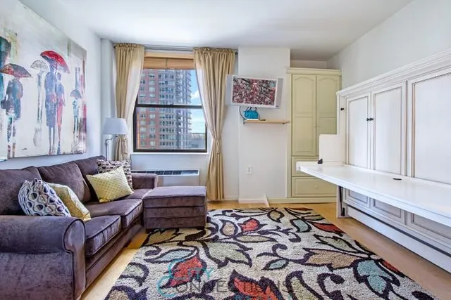 $549,000 | 20 West Street, Unit 14B | Financial District