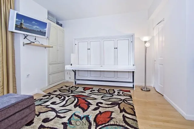 $549,000 | 20 West Street, Unit 14B | Financial District