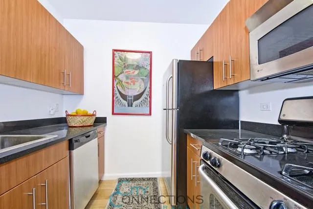 $549,000 | 20 West Street, Unit 14B | Financial District