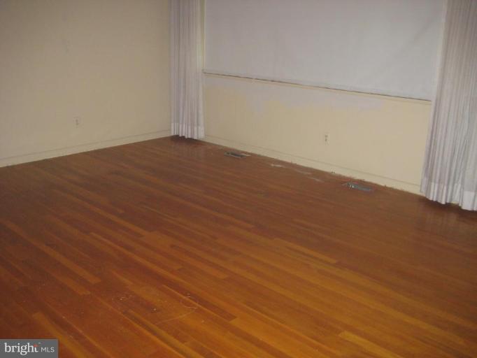 4029 Carthage Road Randallstown, MD 21133 - Photo 4 of 12 Living Room