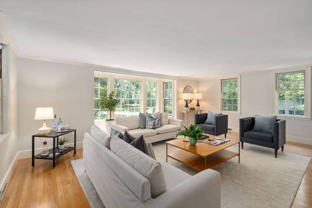41 Locust Avenue Lexington, MA 02421 - Photo 4 of 34
