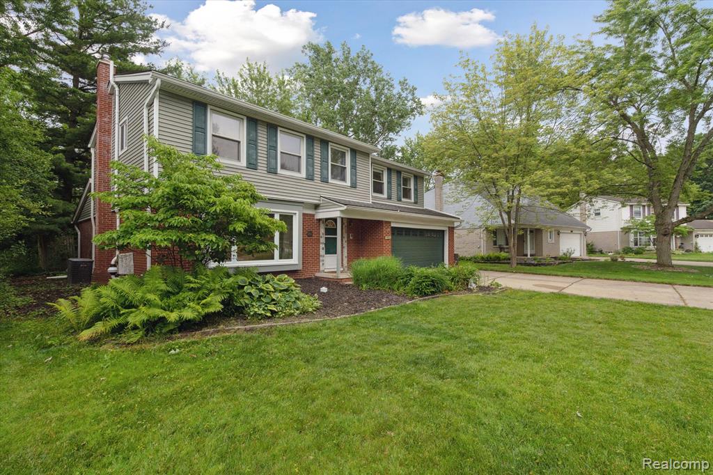 19581 Silver-Spring Street Southfield, MI 48076 - Photo 2 of 40 Gallery Image 2