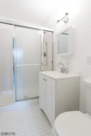 $2,400 | 190 North Park Street, East Orange, NJ 07017