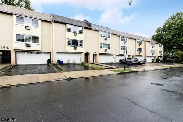 $2,400 | 190 North Park Street, East Orange, NJ 07017