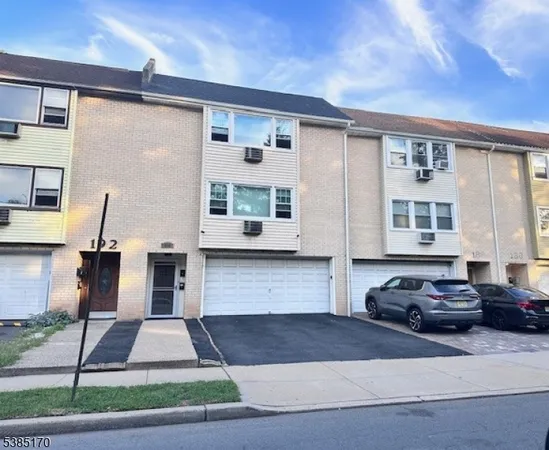 $2,400 | 190 North Park Street, East Orange, NJ 07017