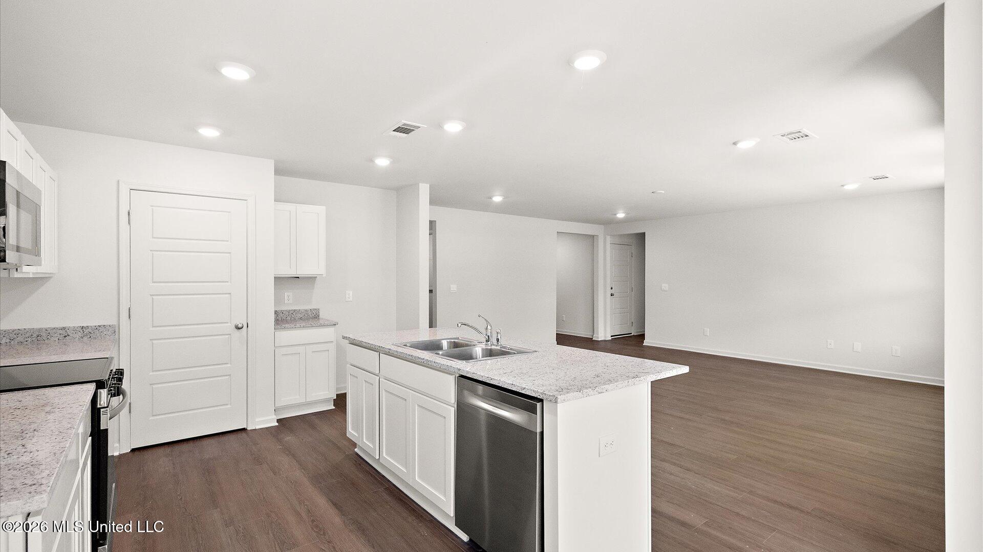 268 Raulston Drive Byram, MS 39272 - Photo 14 of 34 14-3HTP7021