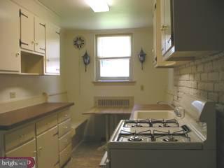 538 Wiltshire Road Upper Darby, PA 19082 - Photo 3 of 5