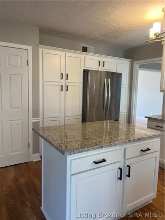 $359,900 | 3427 Greenview Drive, New Albany, IN 47150