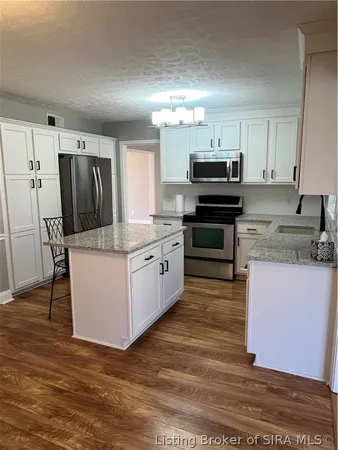 $359,900 | 3427 Greenview Drive, New Albany, IN 47150
