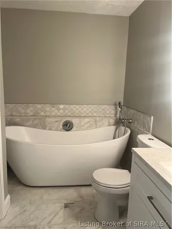 $359,900 | 3427 Greenview Drive, New Albany, IN 47150