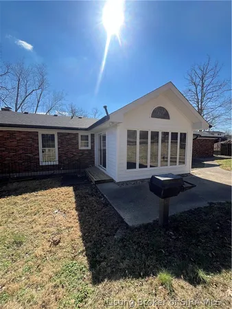 $359,900 | 3427 Greenview Drive, New Albany, IN 47150