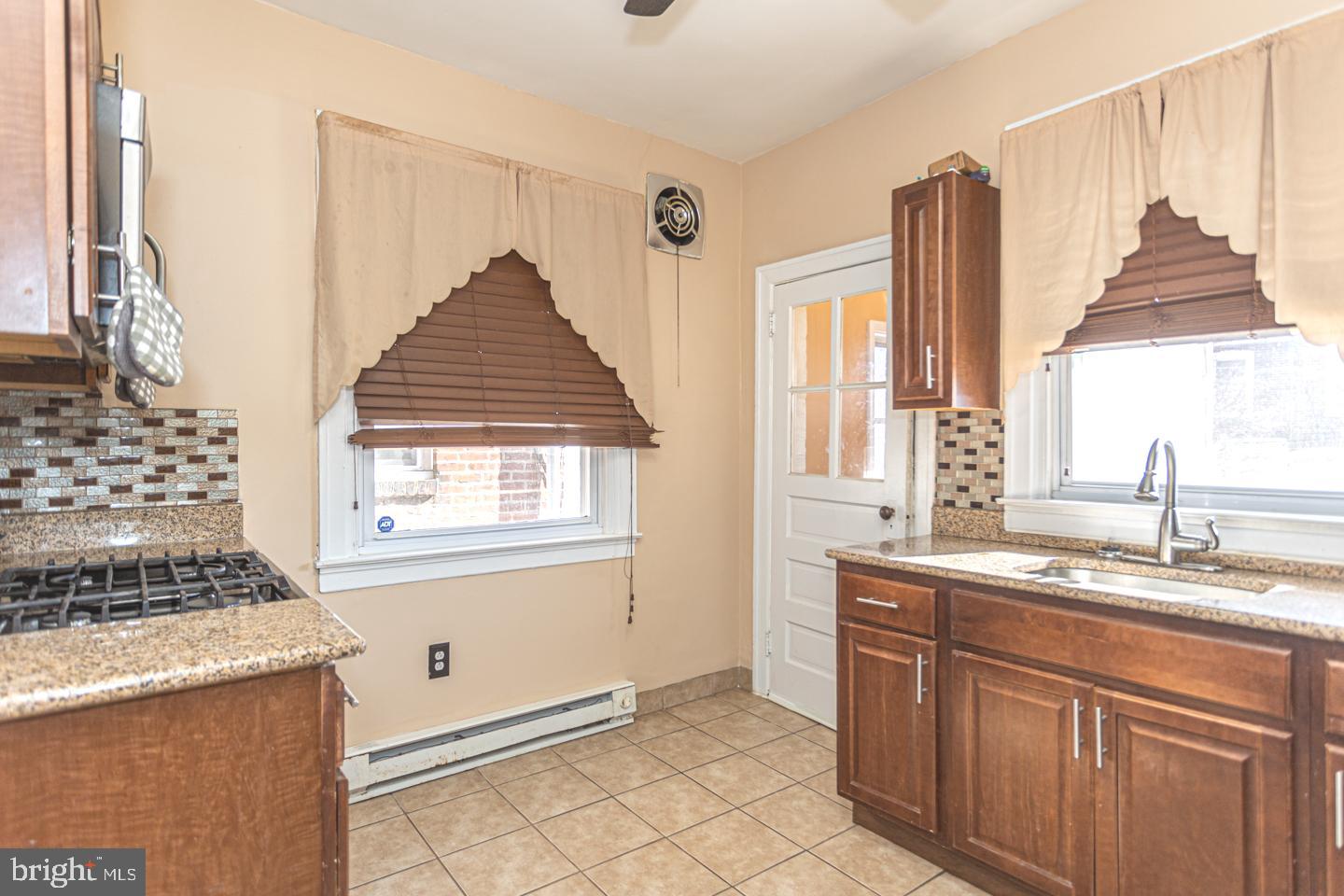 7129 Marsden Street Philadelphia, PA 19135 - Photo 6 of 38