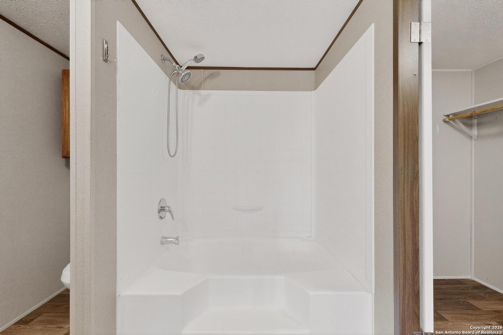 19124 La Gloria Road Elmendorf, TX 78112 - Photo 21 of 45 a bathroom with a shower