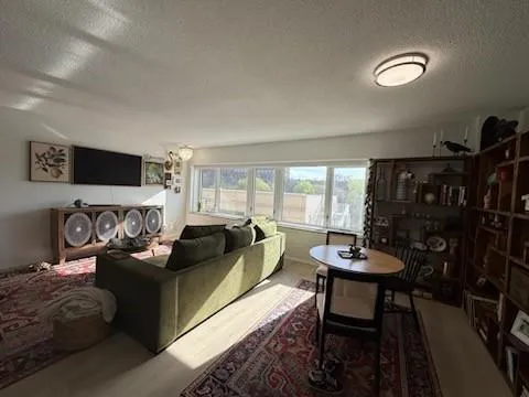 $164,900 | 4545 Wornall Road, Kansas City, MO 64111