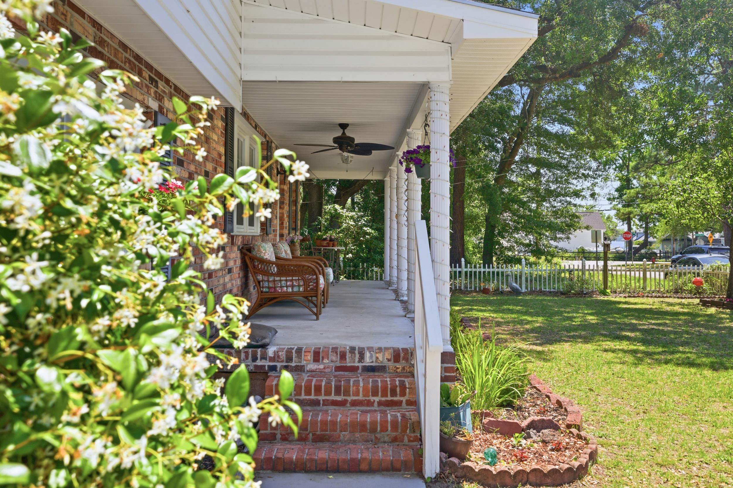 408 Rosemary Street Georgetown, SC 29440 - Photo 4 of 44