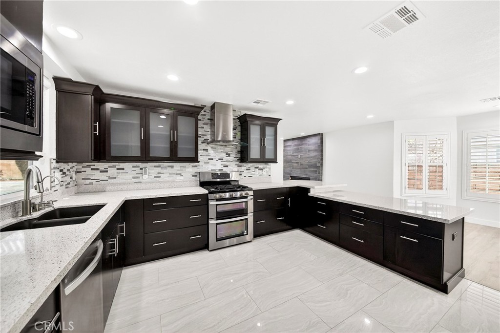 19361 Plummer Street Northridge, CA 91324 - Photo 14 of 35