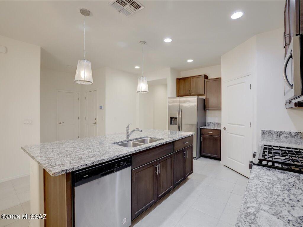 14031 East Golden Oaks Road Vail, AZ 85641 - Photo 12 of 40 21-27Interior11