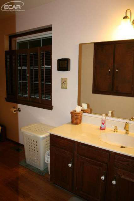 5264 Lethbridge Road Grand Blanc, MI 48439 - Photo 8 of 11 20431279-7.JPG