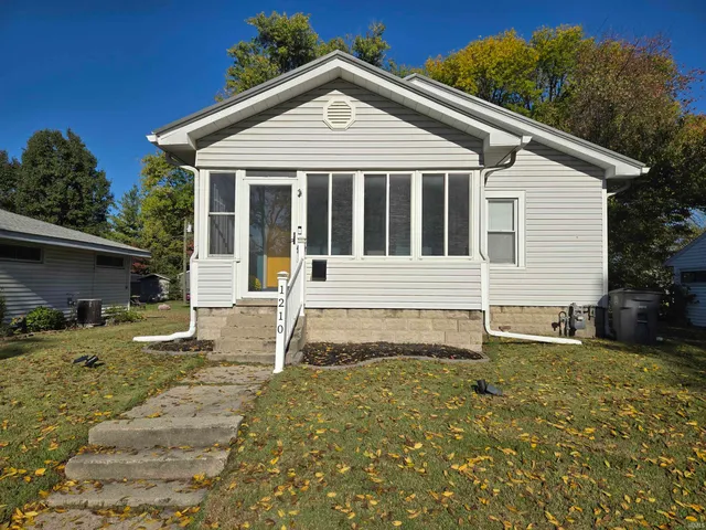 $124,900 | 1210 North 13th Street, Vincennes, IN 47591