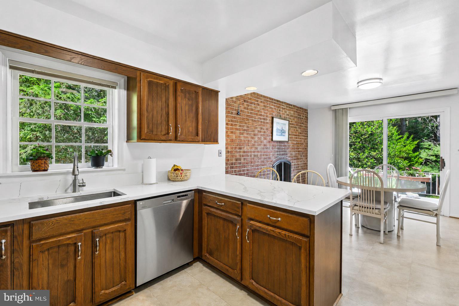 11900 Canfield Road Potomac, MD 20854 - Photo 12 of 44 Kitchen
