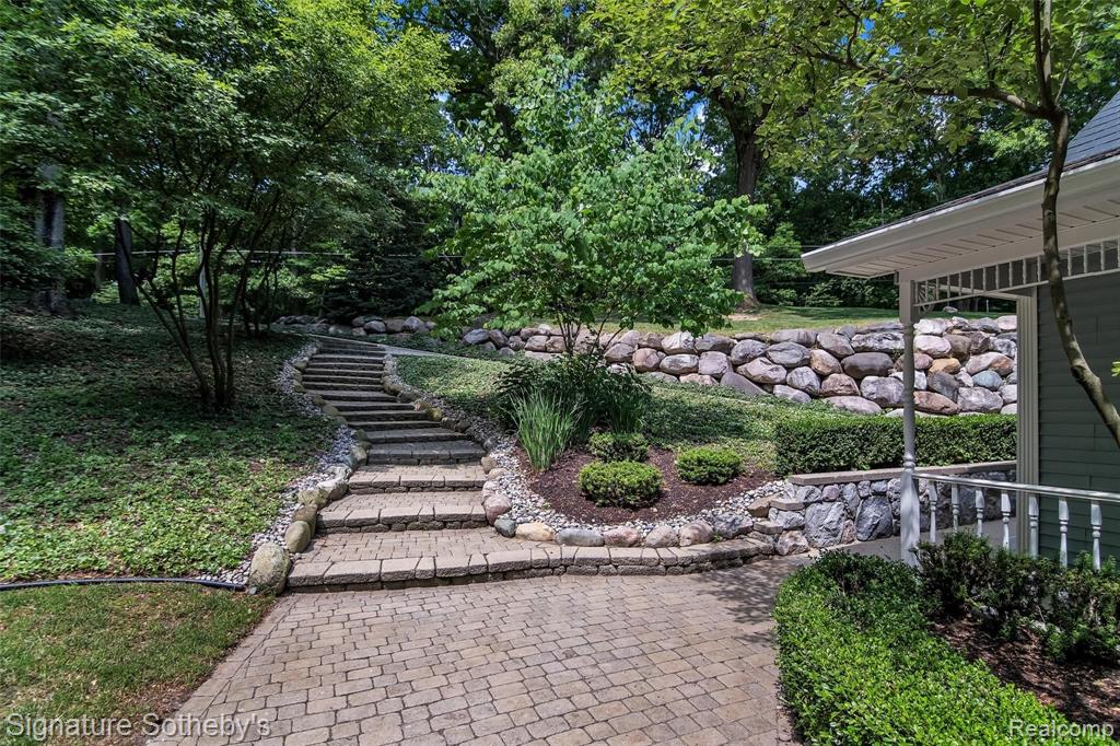 8810 Tipsico Lake Road Holly, MI 48442 - Photo 10 of 66