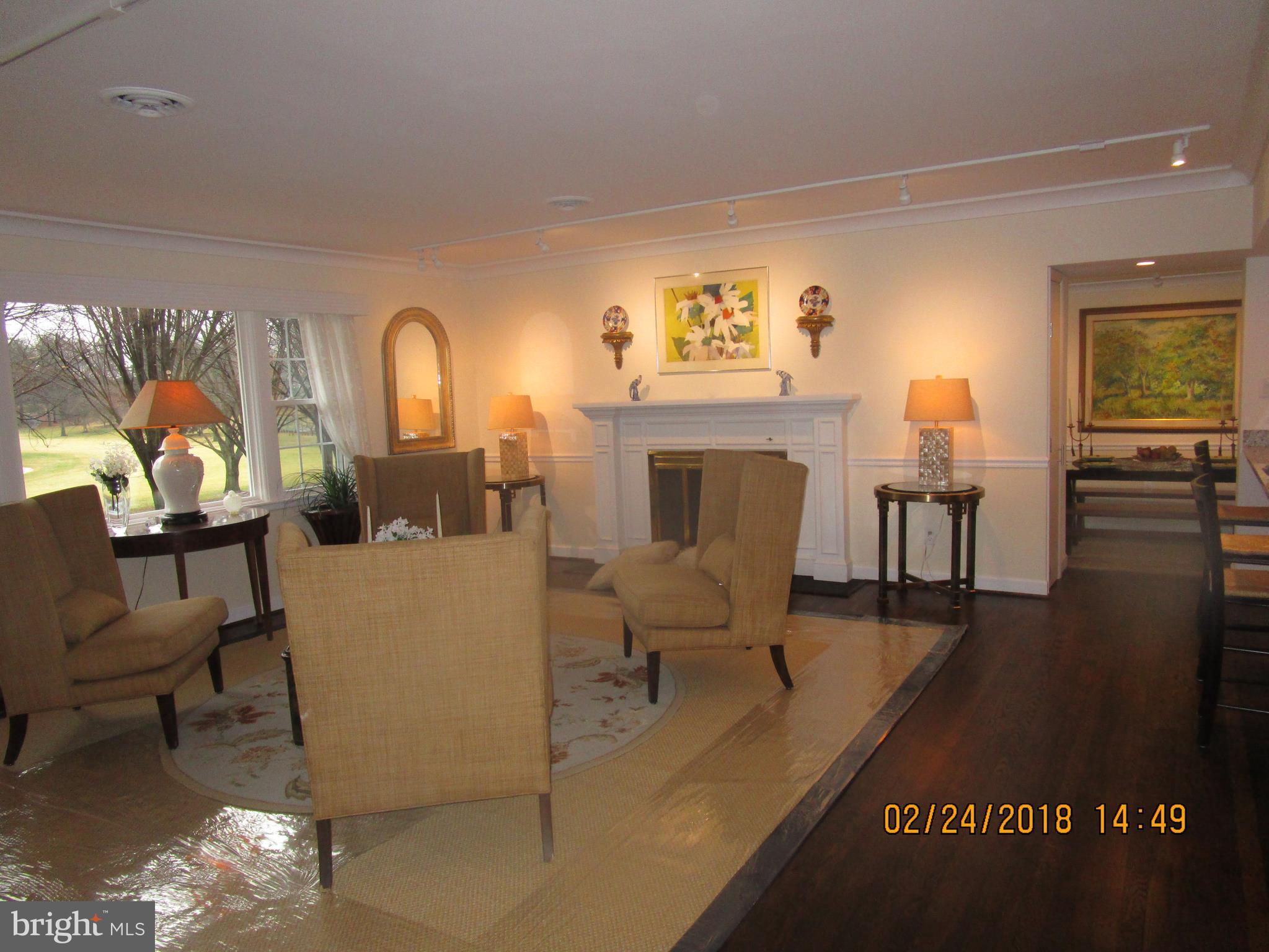 18829 Crofton Road Hagerstown, MD 21742 - Photo 7 of 30 Living Room