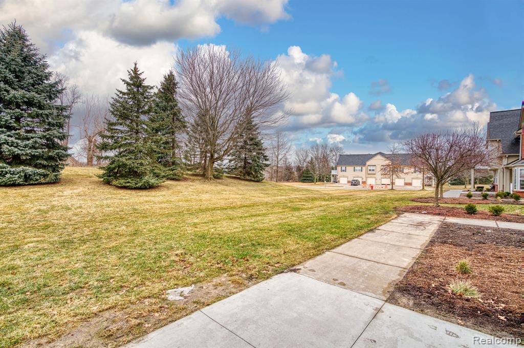 4281 Hampton Ridge Boulevard, Unit 149 Howell, MI 48843 - Photo 2 of 26