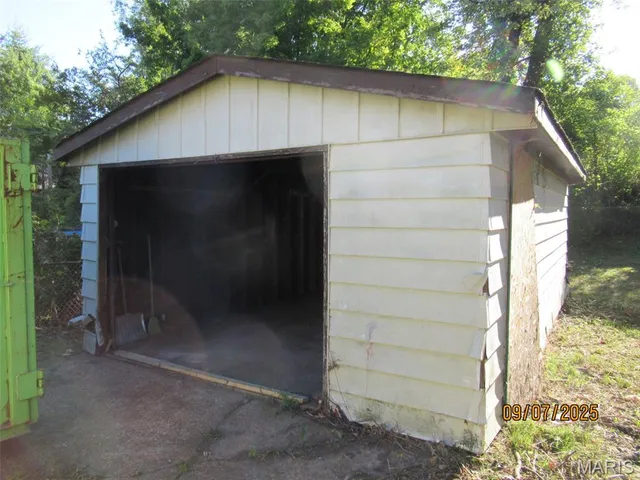 $42,500 | 10552 Earl Drive, St. Louis, MO 63136