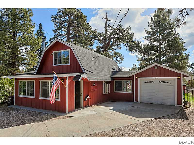 609 Riverside Avenue Sugarloaf, CA 92386 - Photo 1 of 25 a front view of a house with a yard