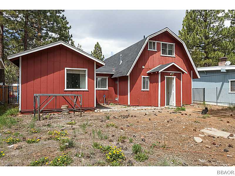 609 Riverside Avenue Sugarloaf, CA 92386 - Photo 23 of 25 a front view of a house with yard